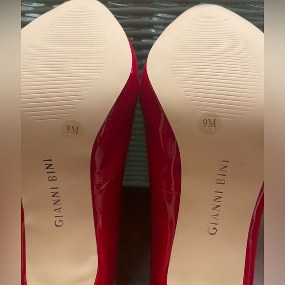 NWOT Gianni Bini Heels - Picture 9 of 10